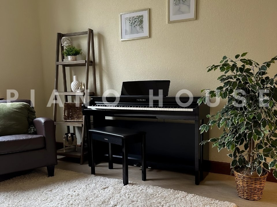 YAMAHA CLP-825 PE - Ảnh thực tế 3